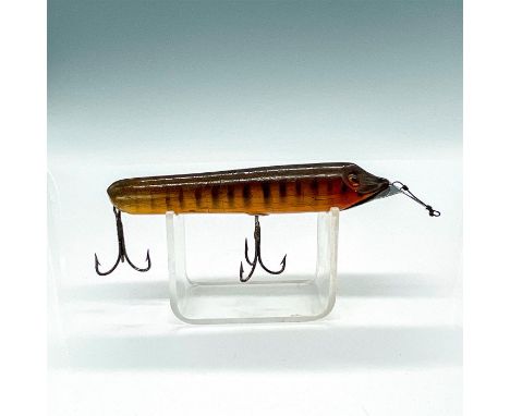 Great mid-sized lure with Pikie scale color and details, glass eyes, stamped diving lip, two hooks in reinforced early hardwa