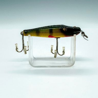 The lure is made of wood, has glass eyes, and diving lip stamped CCB Co. Garrett, IND. It has two treble hooks, with green go
