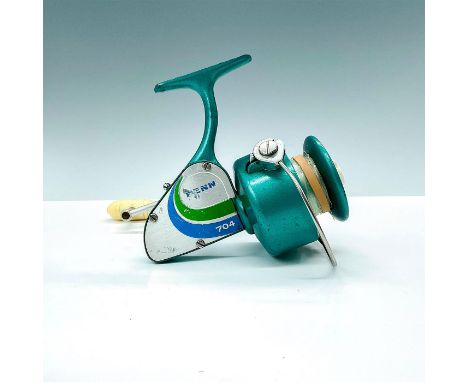 These iconic reels were one of the first Penn surf fishing spinning reels. Green metal with the short lived blue and green wa