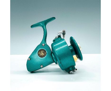 These iconic reels were one of the first Penn surf fishing spinning reels. Green painted metal with name medallion and white 