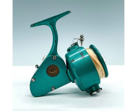 These iconic reels were one of the first Penn surf fishing spinning reels. Green painted metal with name medallion and white 