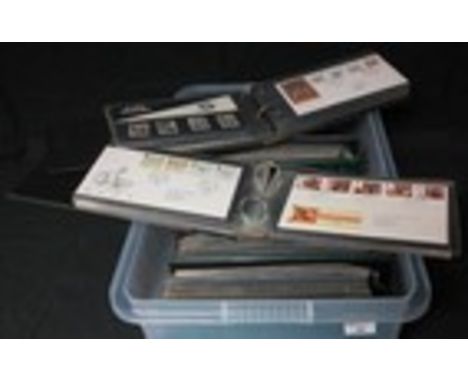 Great Britain collection of First Day Covers and presentation packs in seven small albums, 1966 to 1992 period.(B.P. 24% incl