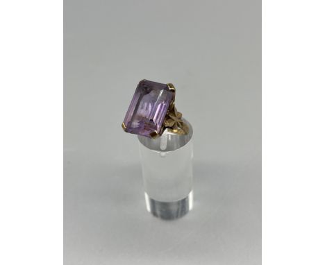 9 ct Amethyst dress ring. weight 6 grams