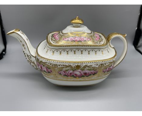 19th C H &amp; R Daniels floral and gilt tea pot
Condition Report:
Perfect condition, no damage at all.
&nbsp;