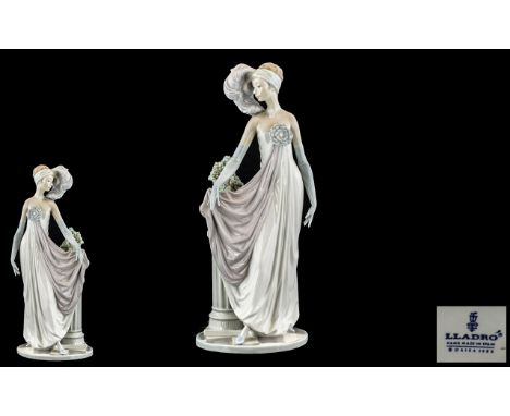 Lladro - Large and Impressive Hand Painted Porcelain Figure ' Elegant Ladies ' Socialite of The 20's. Model No 5283. Issued 1
