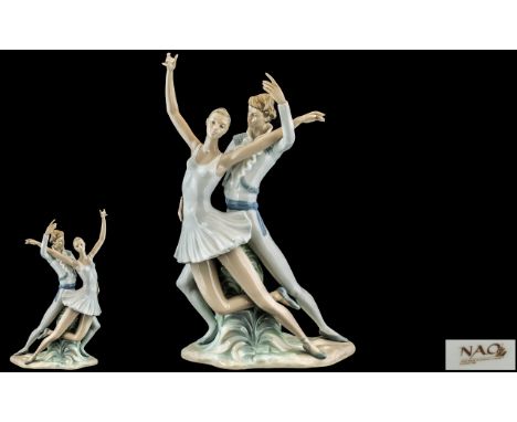 Nao by Lladro Large and Impressive Hand Painted Porcelain Figure ' Ballet Dancers ' Male and Female Dancers. 1st Quality and 