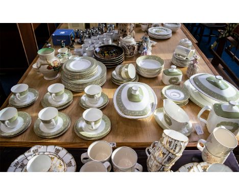 Royal Doulton 'Sonnet' Dinner/Tea Service Pattern No. H5012. Comprising: 8 x 10.5" Dinner Plates, 8 x 8" plates, 8 x 7" side 