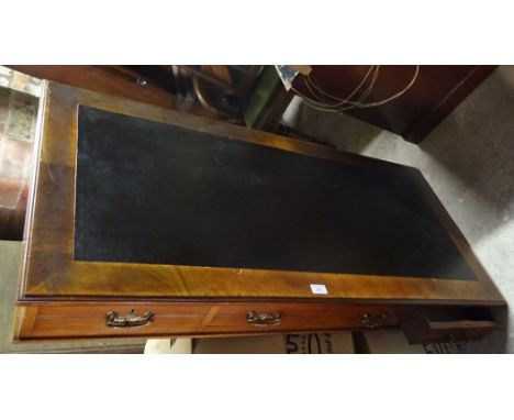 An Edwardian mahogany Pedestal Desk with leather top and nine drawers under on bracket feet.  4' (122cms) wide.