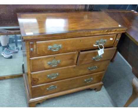 Reproduction Georgian mahogany bachelor's chest of small proportions, the hinged top over a body with pull-out lopers and two