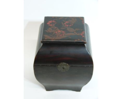 Japanese tea caddy with a lacquer decoration to the top of flowers, 20cm high