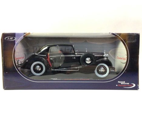 PREMIER MINIATURE BY SIGNATURE MODELS, TWO 1:18 SCALE MODELS 1937 Maybach SW38 and 1938 Mercedes-Benz 770K, boxed