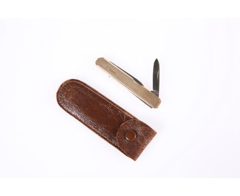 A 9 CARAT GOLD FOLDING KNIFE, the hallmarked gold with engine turning. Gross 20 grams, 6.5cm closed