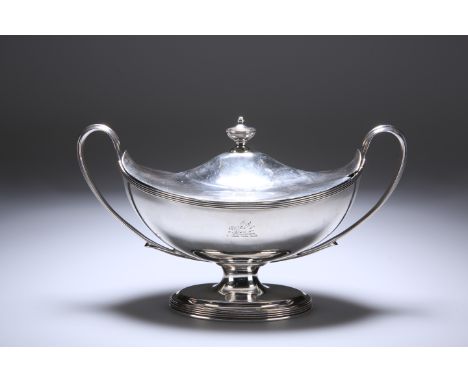 A GEORGE III SILVER SAUCE TUREEN, HENRY CHAWNER, LONDON 1792, of navette form, the cover with urn finial, the bowl with reede