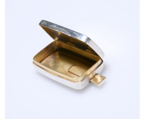AN UNUSUAL EDWARDIAN SILVER SNUFF BOX, BIRMINGHAM 1903, of rounded rectangular form with the unusual feature of a sliding mea