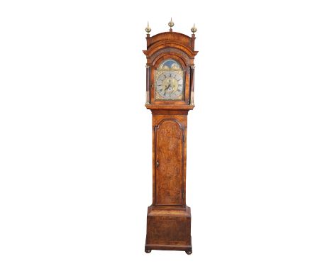 AN 18TH CENTURY WALNUT EIGHT-DAY LONGCASE CLOCK, SIGNED R. HENDERSON, SCARBOROUGH, the 12-inch break-arch brass dial with rol