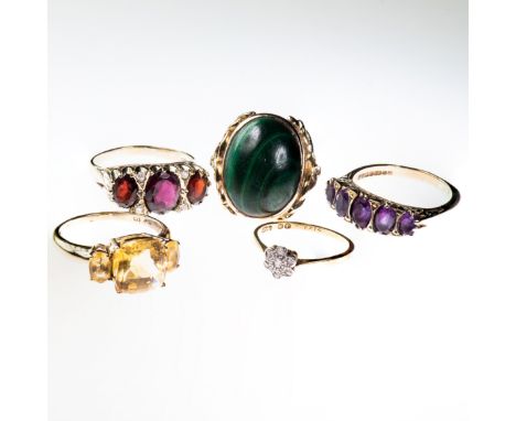 FOUR 9CT YELLOW GOLD AND GEM SET RINGS, to include garnet (Ring size T), citrine (Ring size T), amethyst (Ring size U) and ma