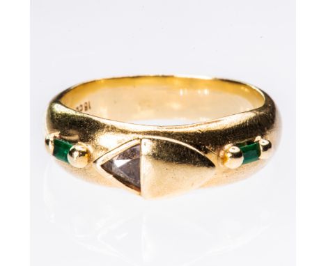 AN 18CT YELLOW GOLD EMERALD AND DIAMOND RING, the unusual triangular shaped mount set with a single triangular cut diamond se