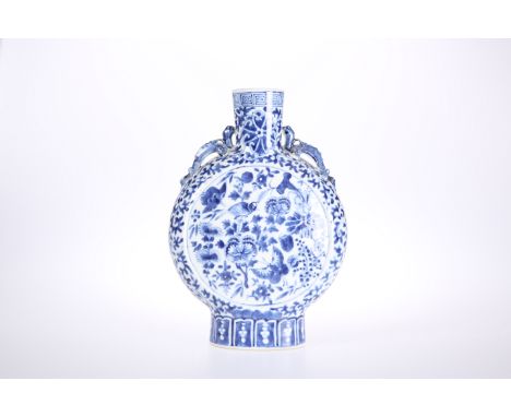 A CHINESE BLUE AND WHITE PORCELAIN MOON FLASK, PROBABLY LATE 19th CENTURY, of characteristic form, with chilong handles, pain