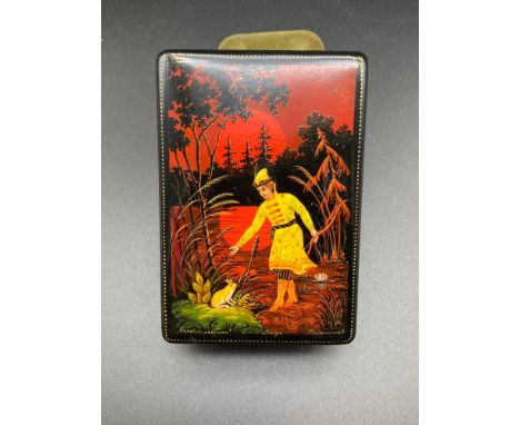 A vintage hand painted Russian paper mache pill box. Depicting the princess and the frog. Signed by the artist. [9.5cm in len