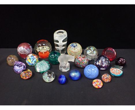 A COLLECTION OF GLASS PAPERWEIGHTS including a Caithness Myriad paperweight, together with a Goebel etched glass Polar bear o