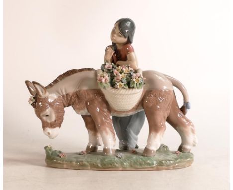 Boxed Lladro Pretty Cargo figure 06165 
