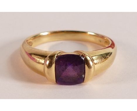 18ct gold ring set with square amethyst stone, ring size Q/R, 5g. 