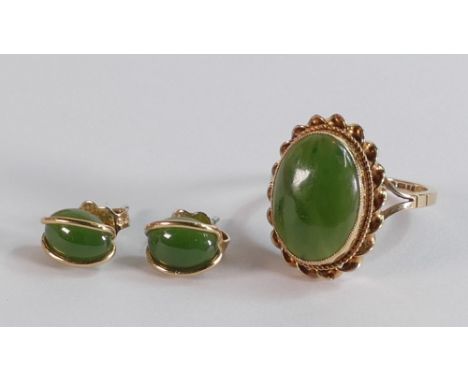 9ct gold ladies Jade ring, size K, 3.1g with pair matching earrings. (3) 