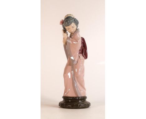 Lladro Daisa Chrysanthemum Geisha figurine 4990, height 29.5cm, slight petal damage. 