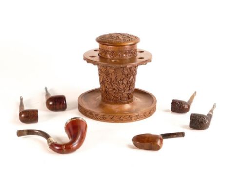 A carved smokers stand together with five pipes, Dunhill Estate pipe noted. Height of stand: 19cm (6) 