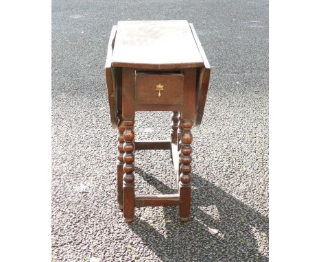 18th/19th century Oak drop leaf table, with bobbin turned supports, w.77cm x h.77cm. 