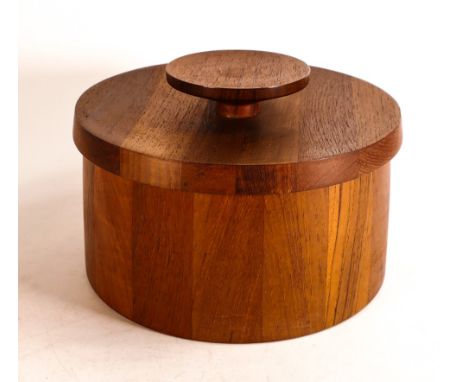 Dansk Designs Denmark, salad box with fitted liner. Diameter: 22.5cm 