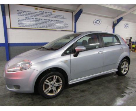 Make &amp; Model: Fiat Grand Punto DynamicDate of Reg: WR07 SXHColour: Greycc: 1368MoT: 17-01-2022Fuel Type: PETROLMileage: 1