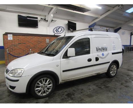 Make &amp; Model: Vauxhall Combo 1700 SE CDTiDate of Reg: YP60 ZYOColour: Whitecc: 1248MoT: 30-12-2021Fuel Type: DIESELMileag