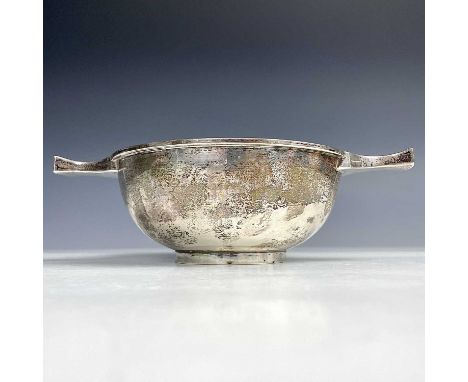 A George V heavy silver wine taster quaich by Robert Stewart of Glasgow, London 1915, diameter 13cm, weight 7.5 toz.Provenanc