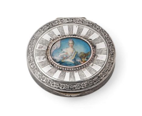 A Continental Silver Snuff Box, stamped 935 and further indistinct punch, probably early 20th century, oval with hinged cover