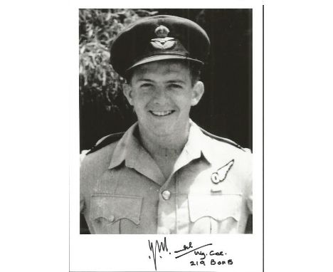 Wg. Cdr. Richard Gordon Battensby Summers WW2 Battle of Britain pilot signed 7 x 5 black and white portrait photo. Limited ed