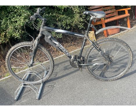 Giant Boulder mens bike 
