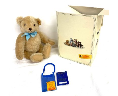 Vintage Steiff bear, blue ribbon with original box and certification, belly sounds approximate height of bear 30 cm 