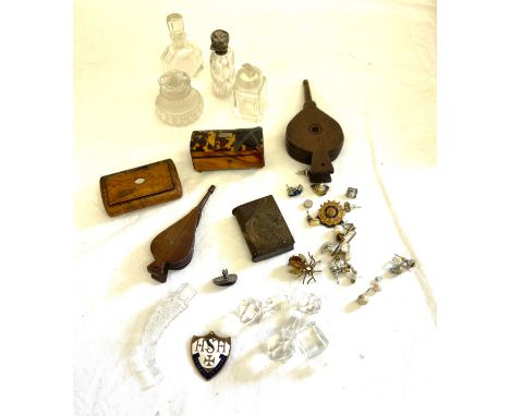 Antique Treen snuff box, bellows, tortoiseshell box, scent bottles etc 