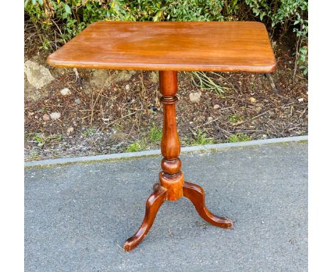 Mahogany tripod table 