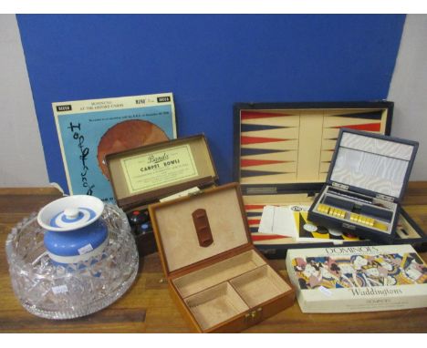 A selection of mixed vintage games to include Backgammon and Banda carpet bowls, together with a small tan leather jewellery 