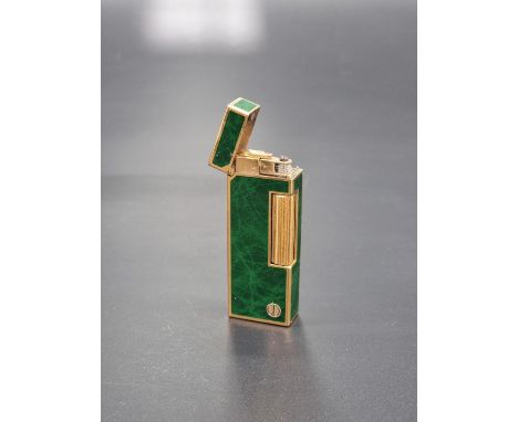 A Dunhill green marble lacquer and gold plated lighter, 6.4cm.