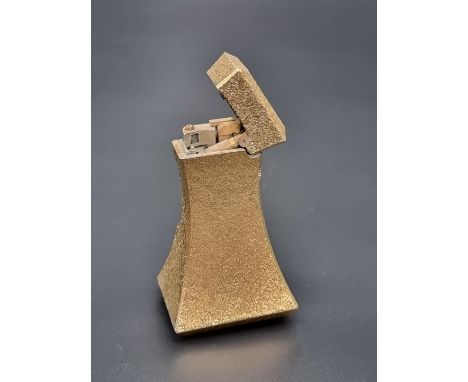 A Dunhill textured gold plated 'Wheatsheaf' table lighter,&nbsp;7cm high.