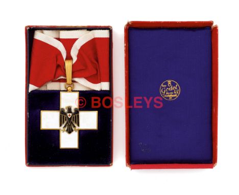 German Third Reich Cased Red Cross Decoration 1st Class by GebrŸder Godet & Co. Berlin. A good scarce neck badge in gilt and 