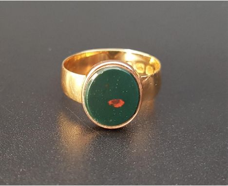 BLOODSTONE SIGNET RINGon fifteen carat gold shank, ring size K 