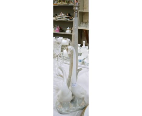 A large Lladro table lamp with 2 swans