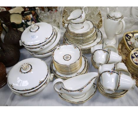 A Wedgwood 'Osborne' dinner/tea/desert service (approx 86 pieces)