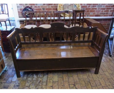 A European box seat bench in original finish, shaped back with decorative slat supports - Seat height 50 cm - Width 188 cm x 
