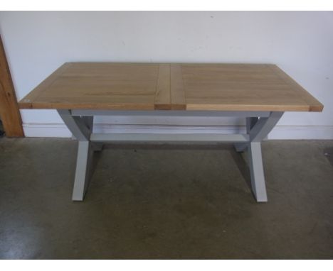 A Bramblecrest Windsor X frame table - Light grey - 230 cm
Condition report:  Slight damage underneath