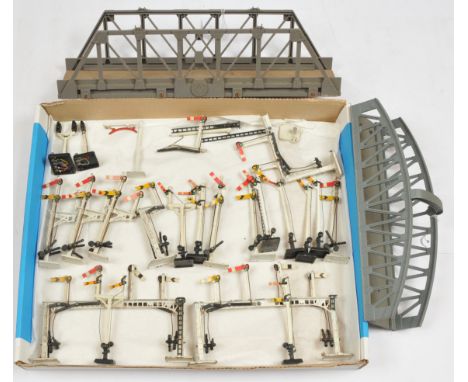 Crescent OO &amp; Meccano metal semaphore and Colour Light signals - Assortment of Lineside and overhead gantry semaphore sig